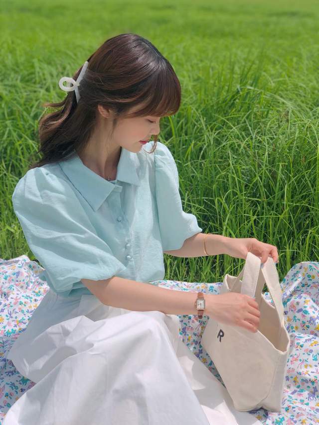 秋天|秋天裙装怎么穿好看？短袖上衣配半身裙简约高级，提升气质又显白