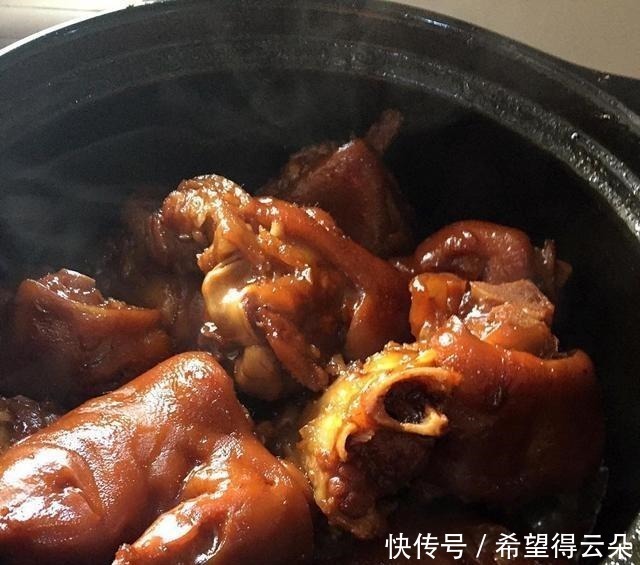 勺料酒|卤猪蹄拿起来就焯水第一步就做错了,难怪做出来油腻还有异味