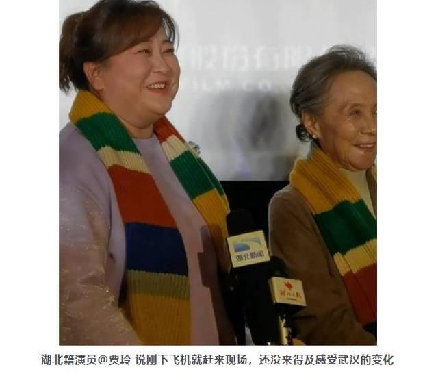 谢霆锋晒2022年首餐，蹲在路边摊吃饭，网友：像极忙碌中的农民工