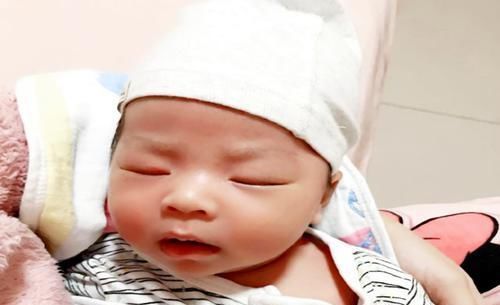 产房|“最美新生儿”的颜值引众多宝妈羡慕,助产士:新生儿中实属少见