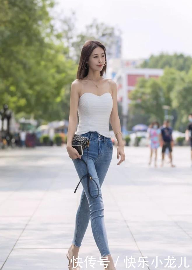 牛仔裤|非常自信的气质美女,一个人走在街上,散发着独特的味道和气息