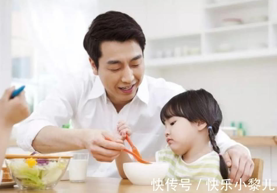 成年人|宝宝到了1岁后，吃饭和喝奶的位置就该颠倒过来了，这样养更健康