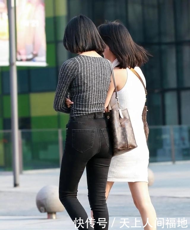 流行|女人再懒也少穿运动鞋,如今流行:牛仔裤+奶奶鞋,时髦又洋气!