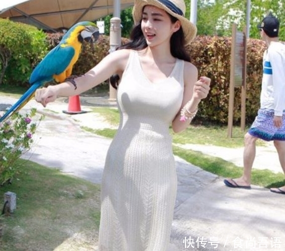 养眼|路人街拍:个性穿搭的紧身打底裤美女,十分出彩养眼上镜!