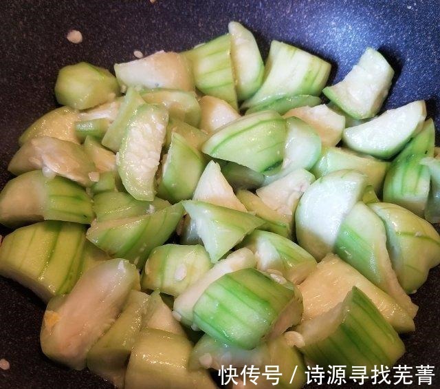清甜|丝瓜炒鸡蛋,清甜小炒,简单快速!