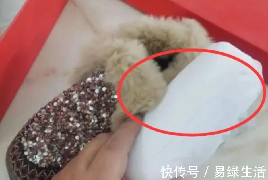 纸团 买鞋子时,鞋子里“那团纸”一定要留下来,别不当回事了,快看看