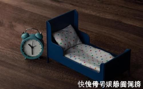 一个字!苏东坡的千古绝对,上下联都只有一个汉字,写出来才知其奥妙