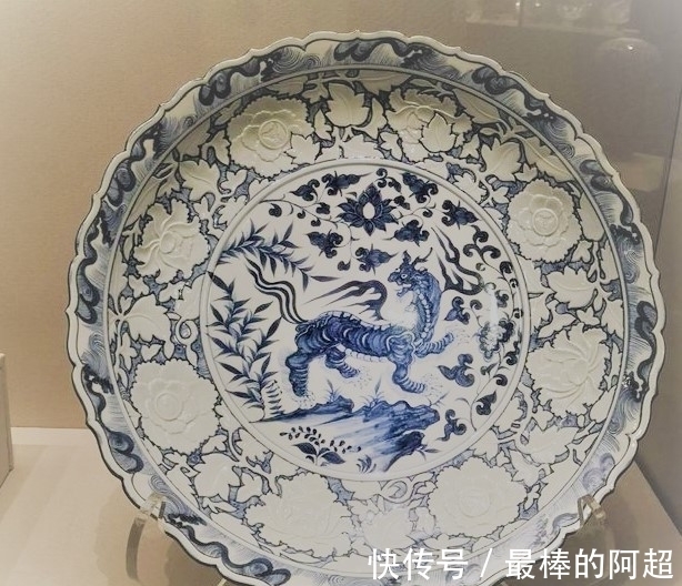 素胎瓷!元代皇家瓷器-元青花、釉里红、枢府瓷与素胎瓷