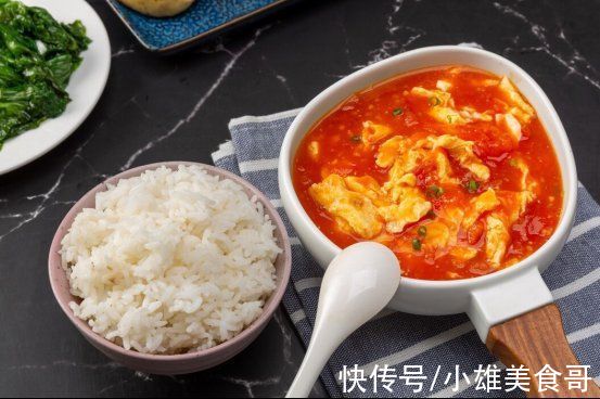 西红柿炒鸡蛋，很多人做错！五星酒店大厨：关键5步，蛋嫩、汁多