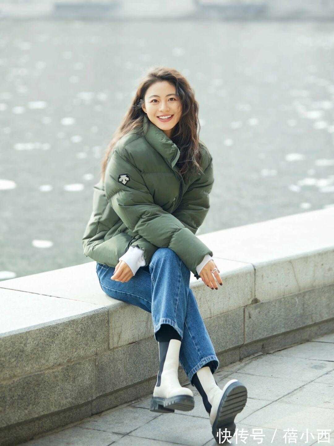 小白鞋|想穿羽绒服的女生看过来,分享4组极简风穿搭look,让你告别臃肿