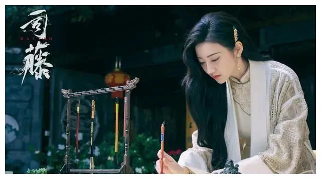 小藤妖西西|《半妖司藤》原著：小藤妖西西，是司藤遗失的美好