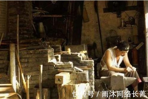 李名海$千古绝对！上联“铁锤打铁铲铁打铁”，小木匠巧对下文娶回娇妻！