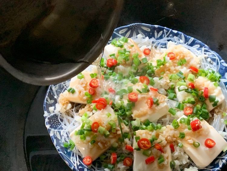 豆腐别总炖了，这样蒸一蒸鲜嫩入味，成本不过5块钱，太划算了