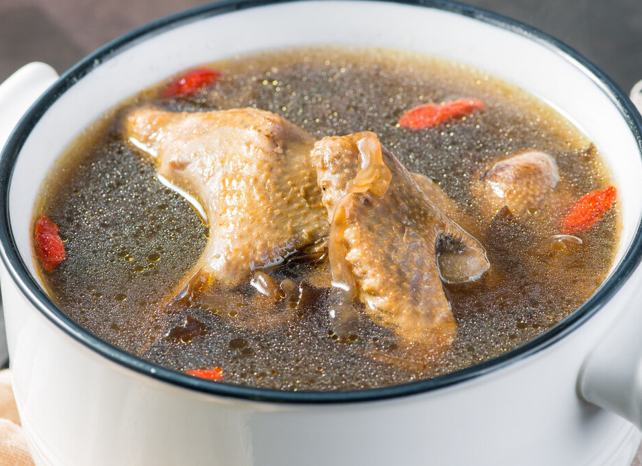 一鸽胜九鸡,炖鸽子汤需要焯水吗教你正确做法,肉嫩汤鲜营养高