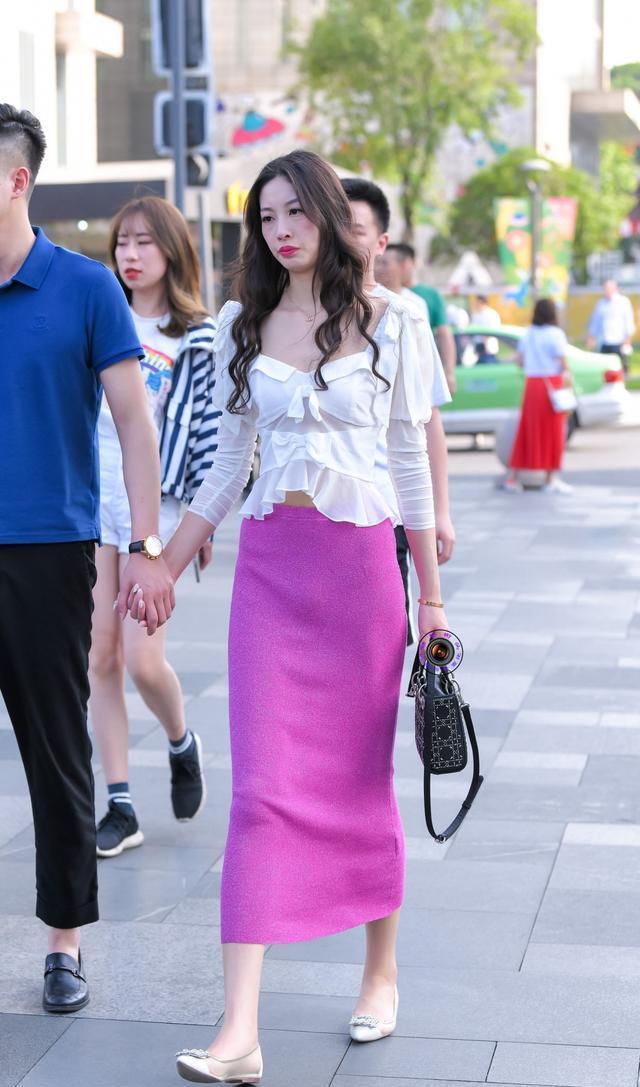 特别适合|皮肤白皙的女生穿玫红色, 华丽又不失典雅, 还有着梦幻般的氛围