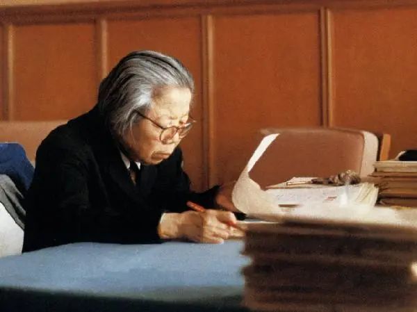 笔笔#邓颖超的榜书真惊艳，浑厚遒劲，笔笔精湛，大气醇厚有功力