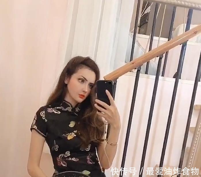 混血美女穿旗袍女人味十足！