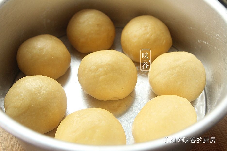 面包别再买了，自己在家做，不用烤箱不用水，松软香甜好吃不上火