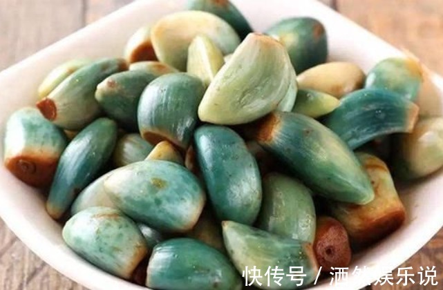 肠胃|大蒜和加它这样吃,养生效果会翻倍,养肝护胃,血脂也悄悄降下来