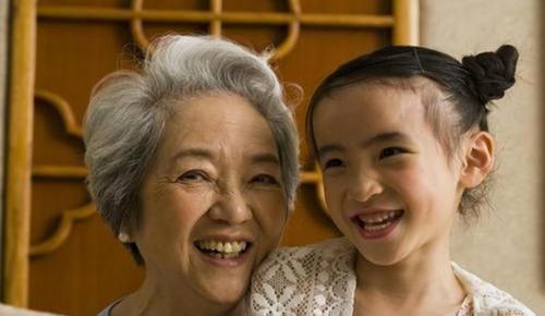 保姆|“如若可以,别轻易帮女儿带娃”,姥姥的忠告很现实,值得一听