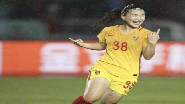 亚洲|一记绝杀逆转！中国女足时隔16年再登顶亚洲，外媒：了不起的比赛