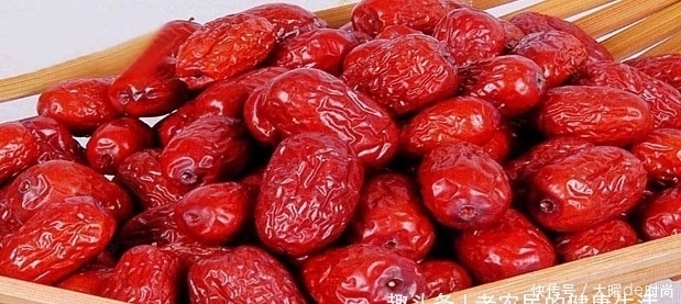 红枣和此物一起泡,每天一杯,睡眠好了,皮肤更白皙,喝出好气色