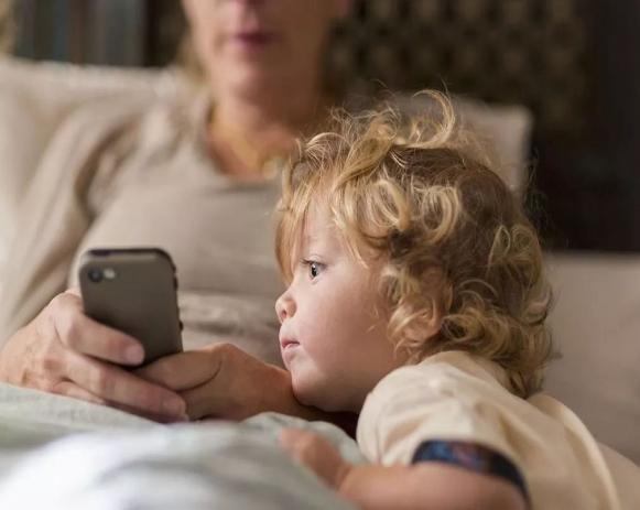 孩子|十张讽刺插图,揭示孩子现代童年和过去童年区别,家长看完会沉默