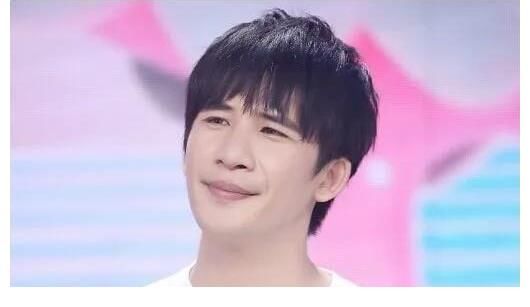 張小斐掉咖沒(méi)資源？大張偉拿到主持人證，張新成一人之下影版