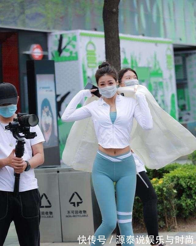 脚踝 终于可以把心爱时尚打底裤穿出街了,修身的版型凸显身材!