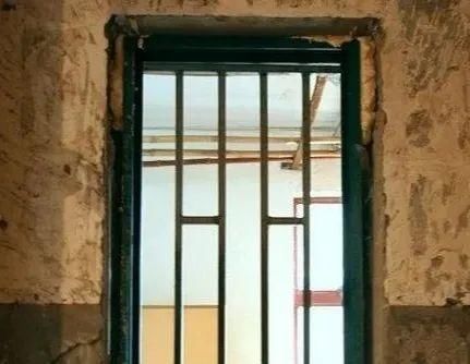 填缝|门窗全靠发泡胶固定?别逗了!这才是正确填缝,难怪你家漏风变形