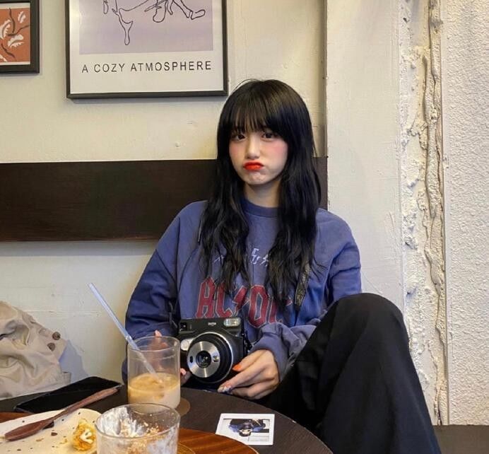 t恤|五官精致的金希佳 小姐姐风格搭配帅气