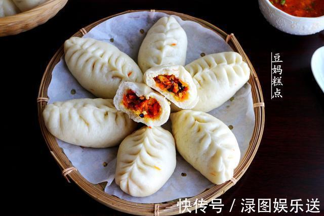 3个胡萝卜做的，纯素馅包子，松软味美有营养，冷了都好吃