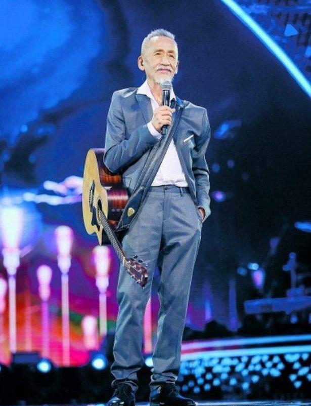 他74岁参加“中国好声音”,四位导师全不转身,庾澄庆:我们不配