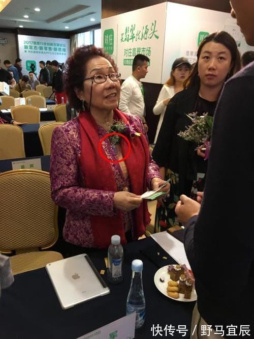 钻石&“翡翠皇后”欧阳秋眉,翡翠首饰从不离身,原来翡翠让女人更年轻