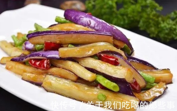 炒茄子|无论茄子怎么炒,别直接下锅,牢记2个技巧,茄子不发黑不油腻