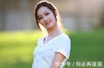 |搞笑段子:有一哥们,特较真,有次在食堂吃面,吃到不明黑色物体