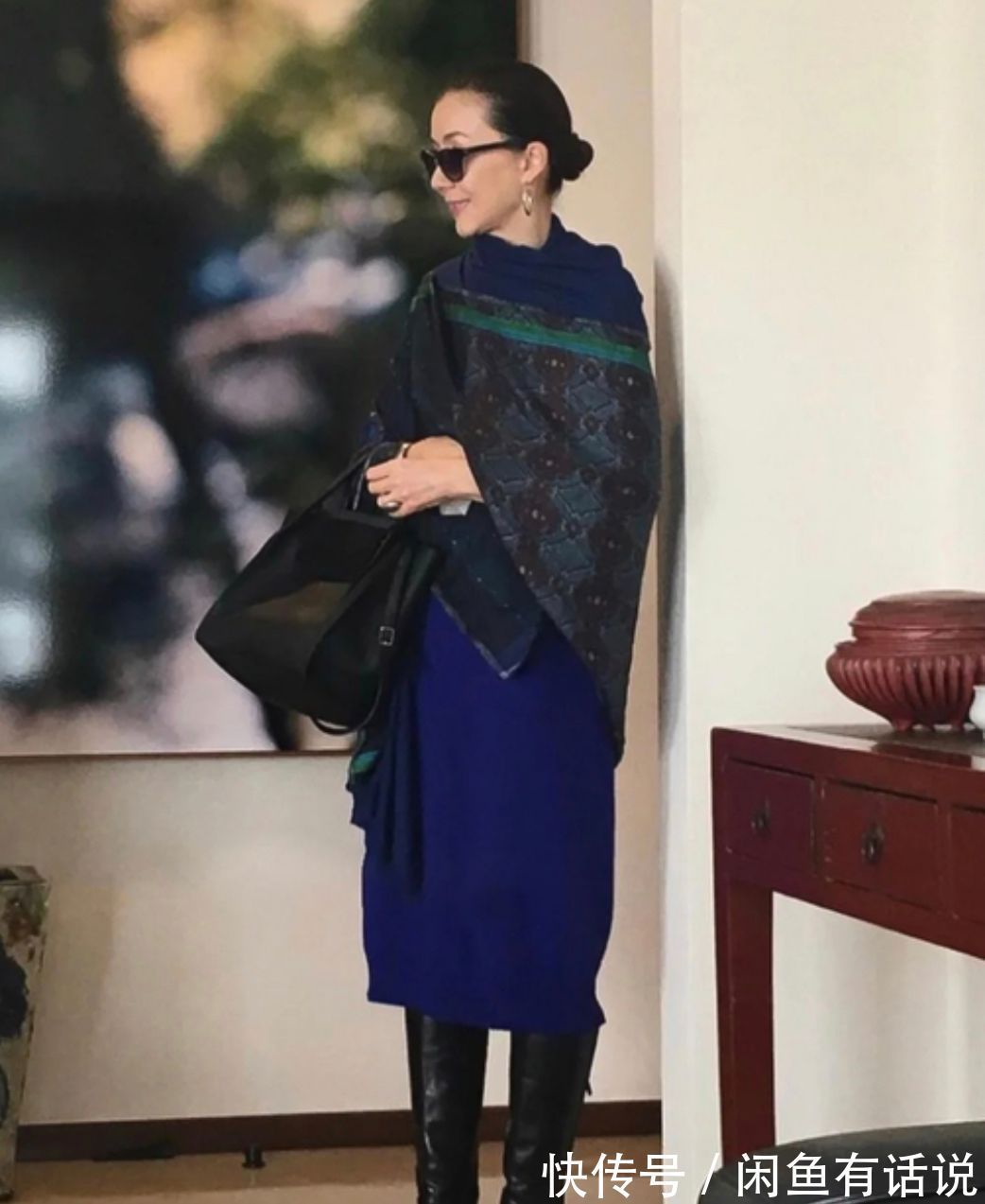 春天 中年女人春天穿衣,丢掉这些陈旧“时髦法则”吧,会有浓浓大妈感