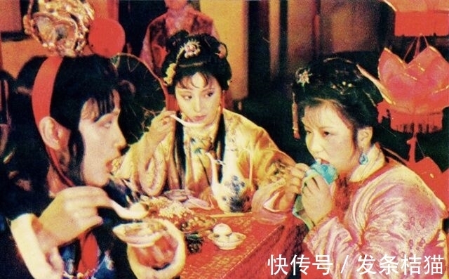 诽谤$史湘云为何频频挑刺,总是暗中讥讽诽谤林黛玉?袭人一语道出真相