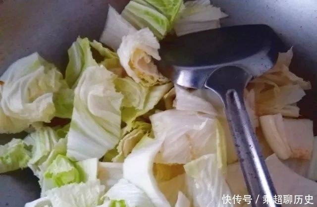 白菜还能和这种水果一起炒!出锅全抢光!