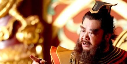 母亲|朱温父亡后随母亲寄居刘家，因好吃懒做常被打，刘老太却总护着他