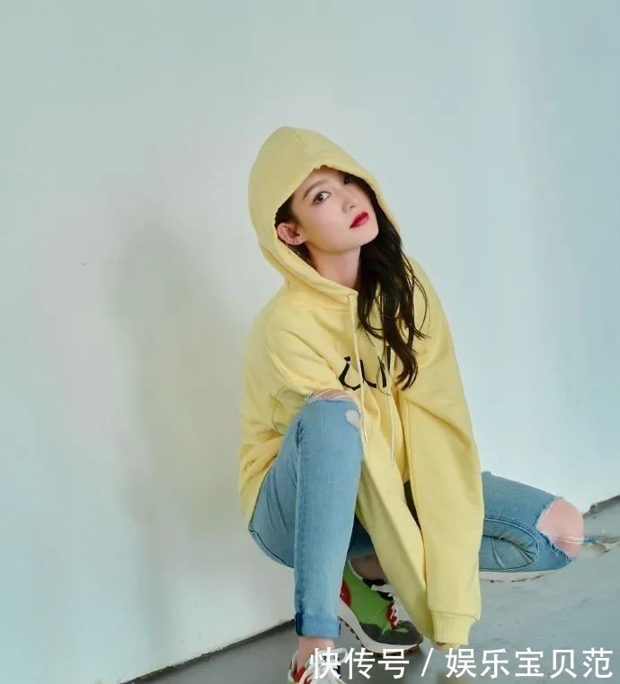 双眼皮、一字眉已经过时了,现在的美女标准是这样……