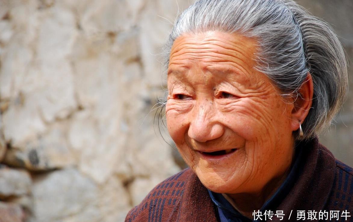 103岁老人,年轻像70岁,长寿秘诀不是多走路,而