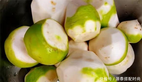 这菜酷似萝卜,8毛钱一斤,遇到要多买些,腌起来冬季吃最美味