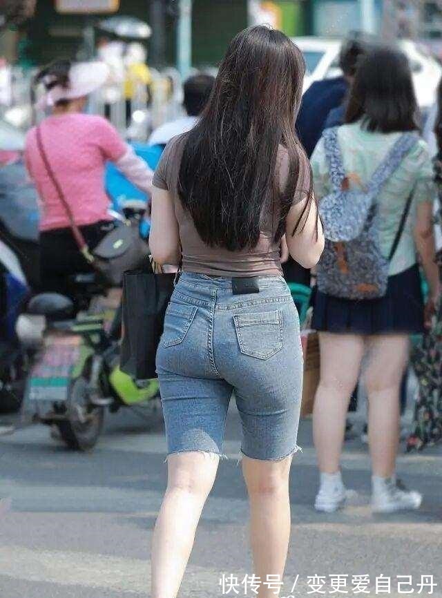 高贵 高贵典雅的打底裤穿搭整体感非常优雅,秀出高级美感,高贵冷艳!