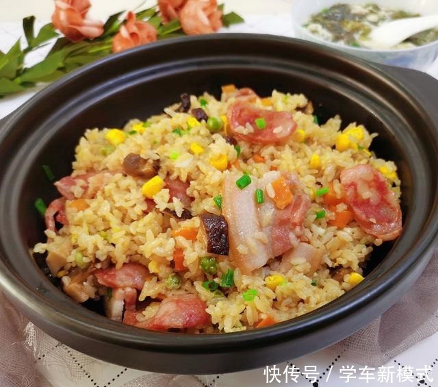 咸肉香肠焖饭,焖五分钟,香气扑鼻啊!