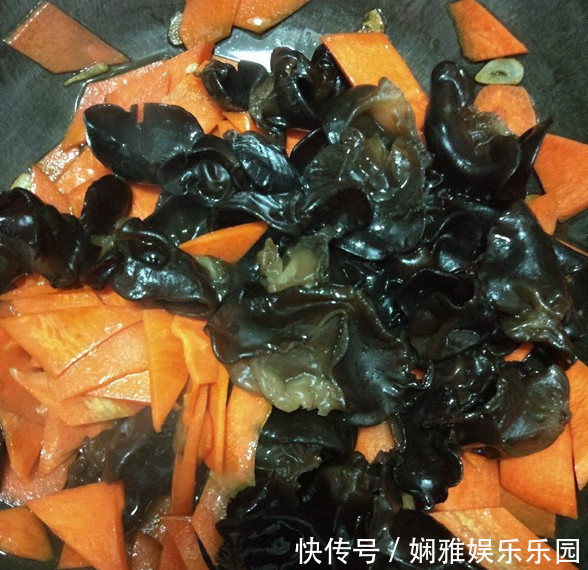 礼记|黑木耳和“它”一起做,给金山都不换,小孩不感冒,女人变漂亮!