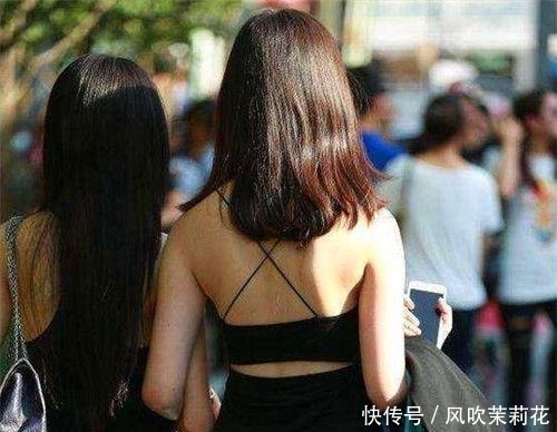 街拍:娇艳欲滴的小美女,一条优雅的短裤,尽显白皙美腿