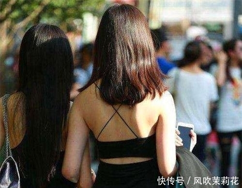 街拍：娇艳欲滴的小美女，一条优雅的短裤，尽显白皙美腿