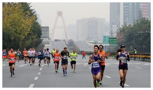 失眠|失眠越来越严重？提醒：晚餐时，这4物若忌口，或能让你倒头就睡