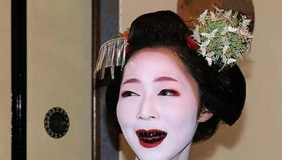 涂黑|古代的日本女人是什么样的，她们为什么会把牙涂黑，你见过吗！